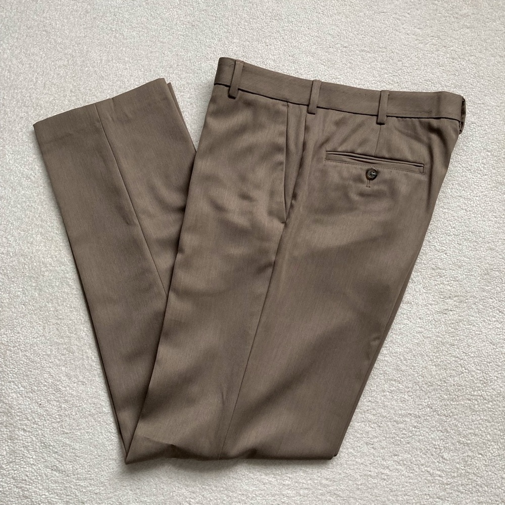Van Heusen Men’s Dress Pants 32x32 Straight Fit - NEW Condition